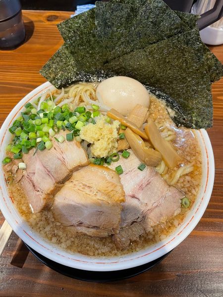 「生姜背脂醤油ラーメン大盛+王様コース」@スタミナススムの写真
