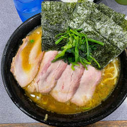 チャーシュー麺中盛ライス