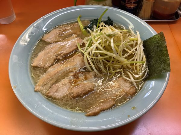 「ネギチャーシューメン(中)+半ライス」@ラーメンショップ 椿 小川店の写真