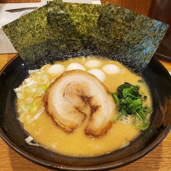 「醤油豚骨ラーメン」@武松家 駅前大通り店の写真