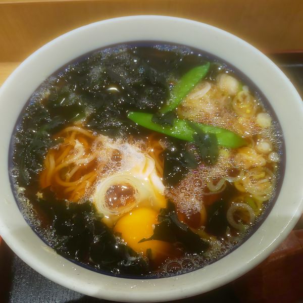 「月見そば」@そば処 信州屋 新宿南口店の写真