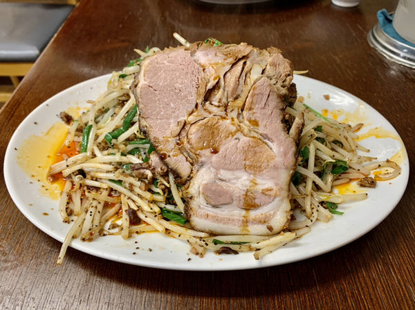 「皿酸辣台湾…800円・チャーシューTP…＋180円」@人生餃子の写真