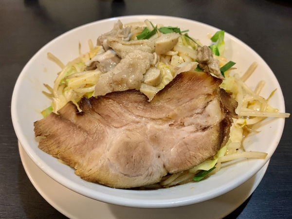 「ほうろく油香るまぜそば 冷…700円」@ラーメン 達磨食堂の写真