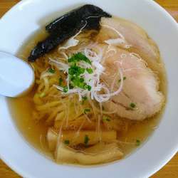 佐野らーめん 680円 焼餃子3ケ320円