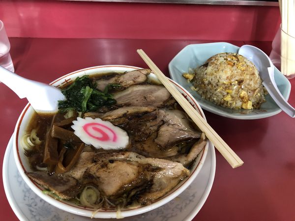 「生姜チャーシュー麺950円+半チャーハン250円」@かし亀の写真
