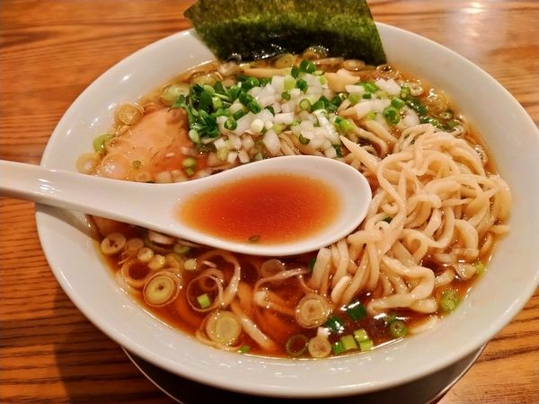 「煮干しラーメン 大盛 麺硬め ¥900」@手打ちラーメン 谷家の写真