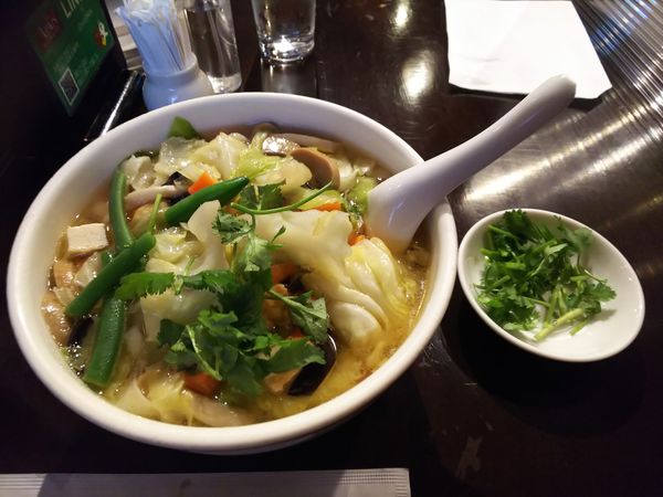 「野菜たっぷり刀削麺」@西安料理 刀削麺・火鍋 XI’AN 新宿西口店の写真