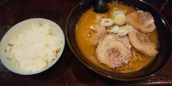 「味噌チャーシュー1100円+半ライス100円」@麺屋 和光の写真
