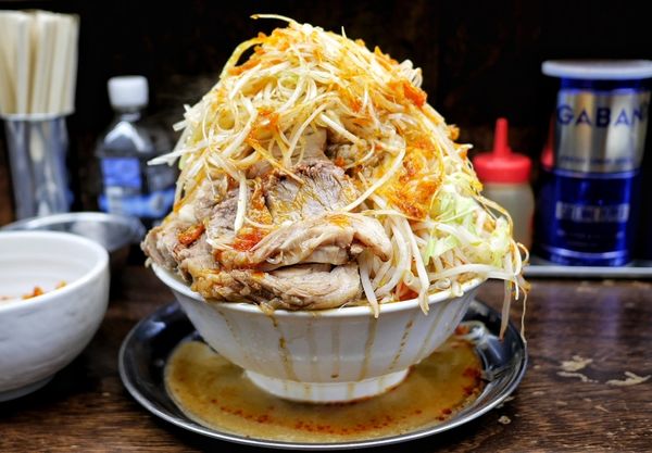 「大ラーメン　鶏と豚のWスープ 平打ち麺」@麺でる 南大沢店の写真