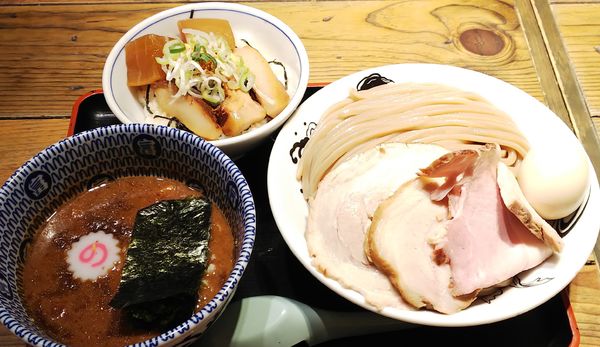 「濃厚特製つけ麺（大盛り）＋角煮ご飯」@松戸中華そば 富田食堂の写真