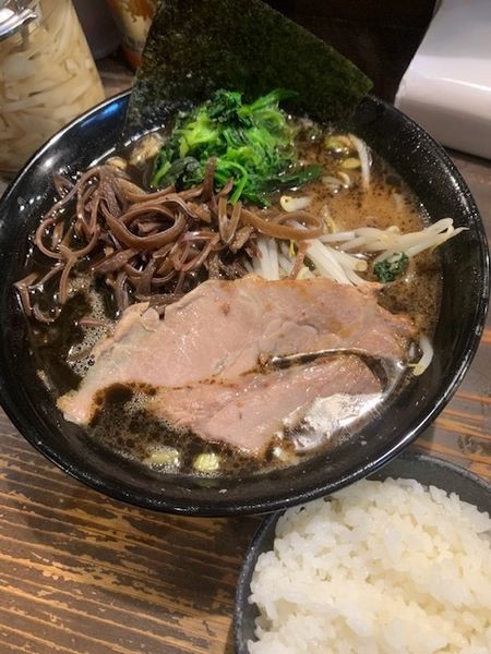 「黒ラーメン（限定） 850円　ライス 120円」@家系ラーメン クックらの写真