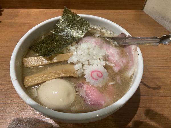 「味玉煮干中華そば　大盛り」@煮干中華そば 鈴蘭 新宿店の写真