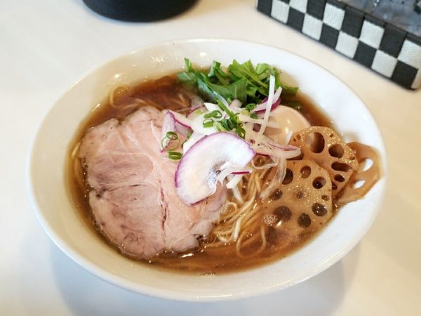 「醤油そば850円＋味玉100円」@麺や 彩～iro～の写真