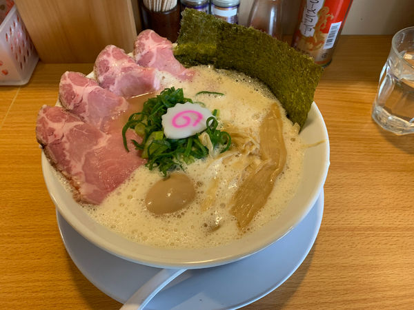 「鷄そば　全のせ　900円」@鶏そば 啜るの写真