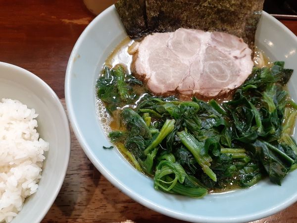 「ほうれん草らーめん」@横浜家系ラーメン 家家家 飯田橋店の写真
