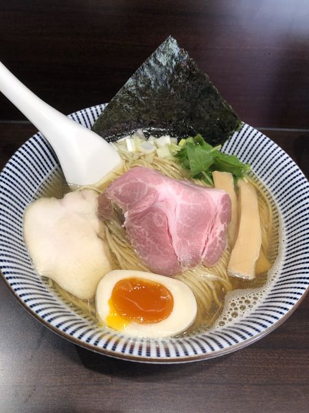 「白醤油煮干しそば（大盛）」@寿製麺 よしかわ 西台駅前店の写真