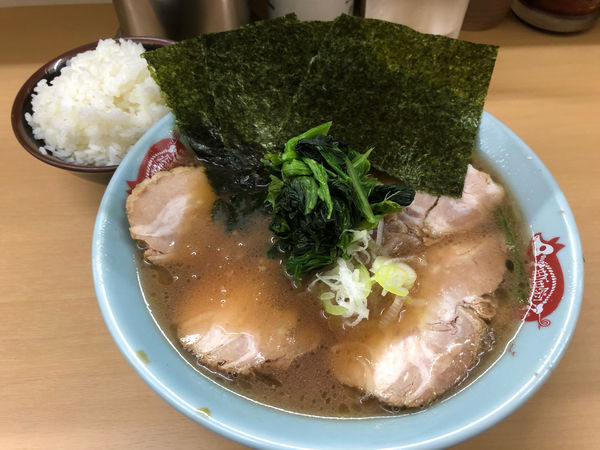 「チャーシューメン+半ライス／￥980+100」@横浜ラーメン 町田家 新宿南口店の写真