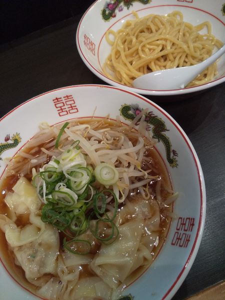 「かけ正油550円つけ麺変更100円ワンタン200円茹で野菜」@メンショップ アキラの写真