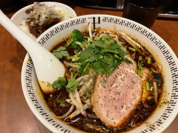 「スパイス・ラー麺＋スパイシー肉飯」@スパイス・ラー麺 卍力 秋葉原店の写真