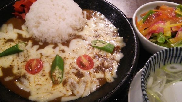 「ランチ チーズたっぷり牛たんカレー 990円」@たんや十兵衛 シャポー市川店の写真