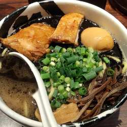 武骨ラーメン（黒）