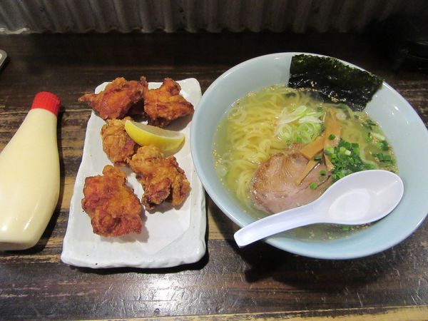 「塩ラーメン（７２０円）＋鶏唐揚げ６００円」@ごう家の写真