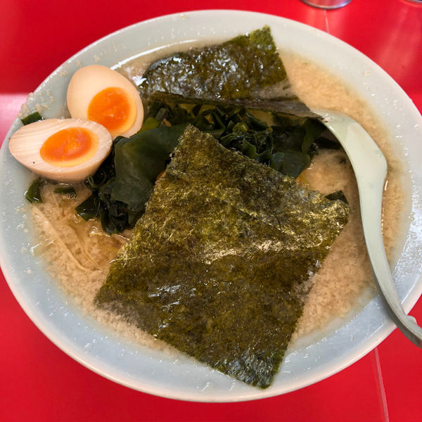 「ネギラーメン＋わかめ＋味玉」@ラーメンショップ 薮塚店の写真