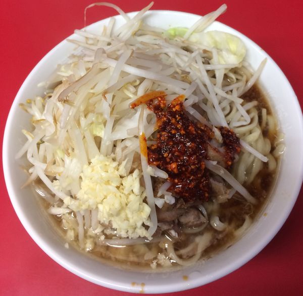 「小豚  ヤサイ ニンニク ラー油」@ラーメン二郎 千住大橋駅前店の写真
