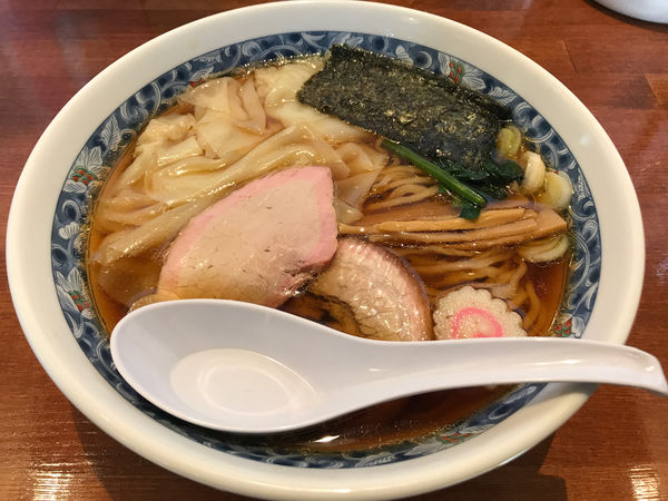 「手打ワンタン麺　880円」@自家製手打中華そば もり中の写真