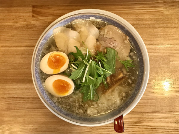 「塩ワンタンメン（煮玉子入・こってり）」@ワンタンメンの満月 三鷹店の写真