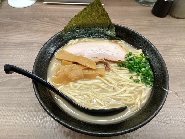 「マグロ白湯ラーメン中盛り920円」@東大和ラーメン大冬樹Season2の写真