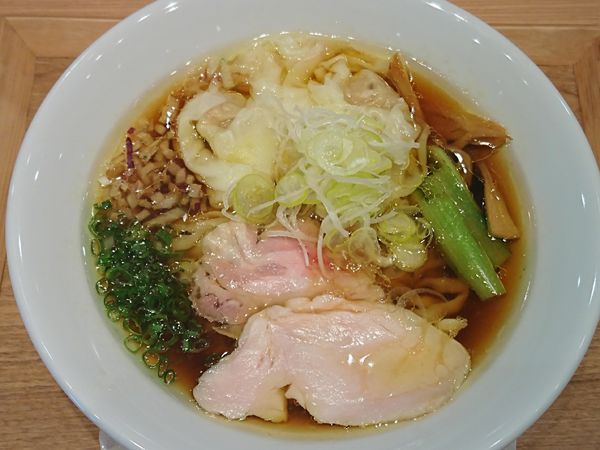 「【金町製麺】鬼北雉の中華そば（醤油）＋鶏ワンタン＝￥1500」@ラーメンWalkerキッチンの写真