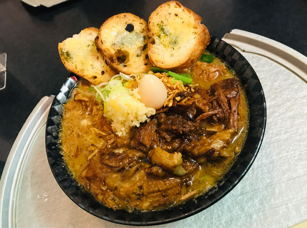 「【冬季限定】豚トロガーリック味噌＋半ライス＋味噌漬けチャーシュー」@らー神 心温の写真