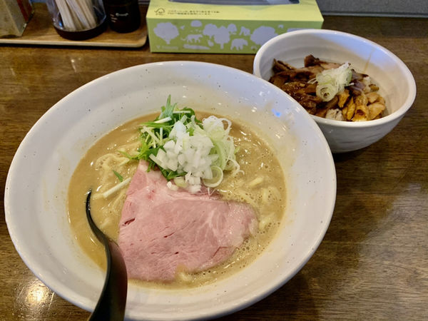 「濃厚味噌ラーメン…900円・チャーシュー丼…350円」@ラーメン翼の写真