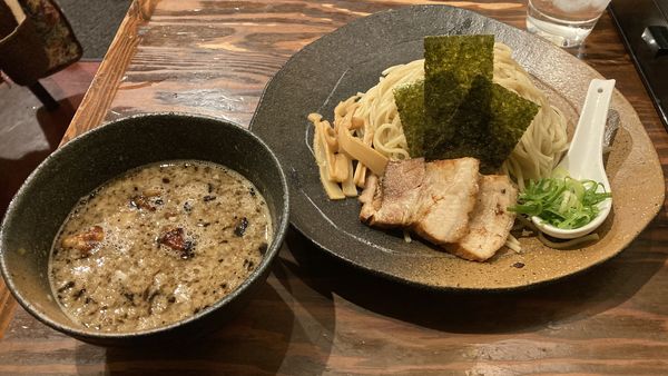 「つけめん もつ」@龍の家 新宿小滝橋通り店の写真