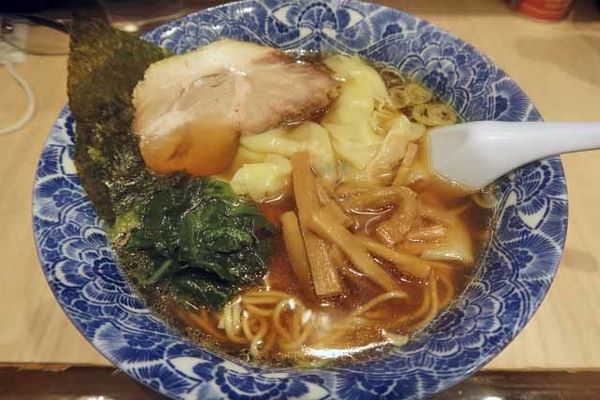「ワンタン麺　650円」@肉厚わんたん麺と手作り焼売 ら麺亭 浅草支店の写真