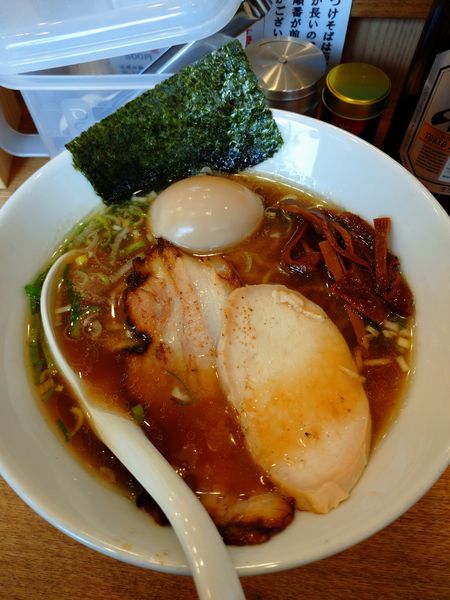 「味玉中華そば+ビンビール」@下町中華そば すずめ食堂の写真