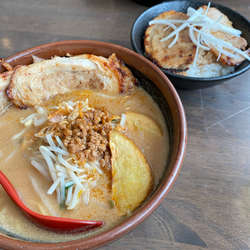 北海道味噌+チャーシュー2枚トッピング+チャーシュー丼