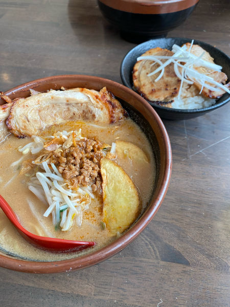 「北海道味噌+チャーシュー2枚トッピング+チャーシュー丼」@麺場 田所商店 佐倉店の写真