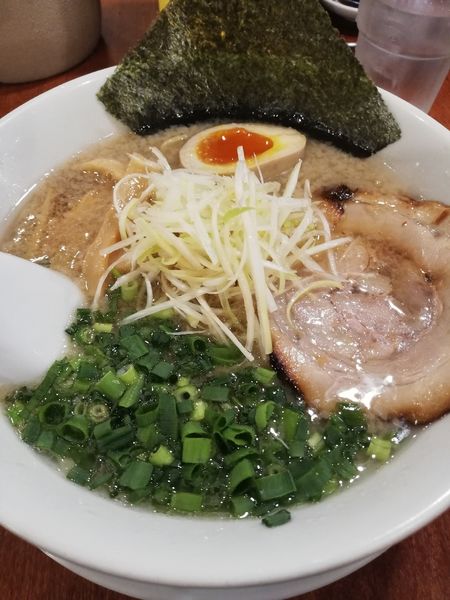 「ごとくラーメン（ネギトッピングサービス）」@ごとくの写真