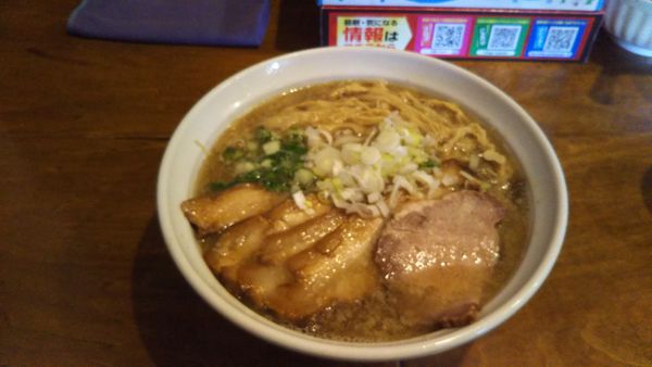 「限定 背脂煮干ラーメン、メンマ、チャーシュー3枚」@はりけんラーメンの写真