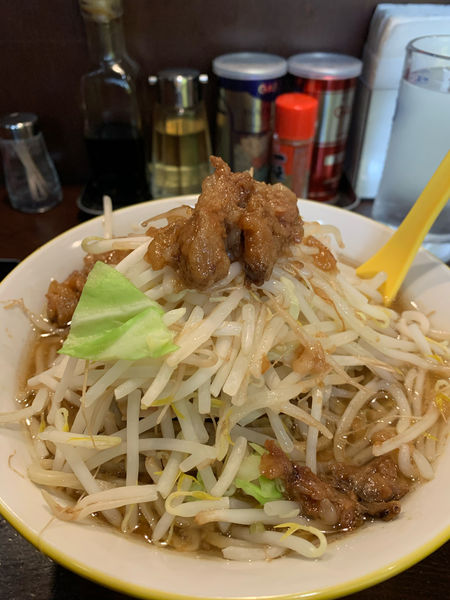 「ラーメン中　300g ヤサイマシアブラマシマシ」@ラーメン イエロー 新宿御苑前店の写真