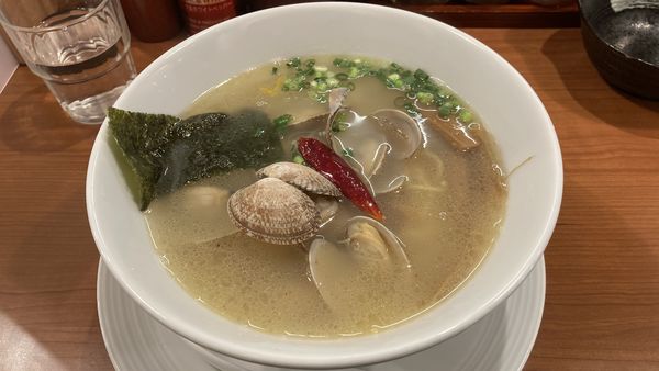 「鯛と浅利の塩らーめん」@鯛塩らーめん 狛龍の写真