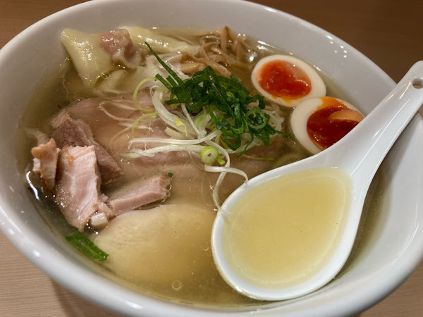 「特製塩中華そば」@手揉み中華そば 中村の写真