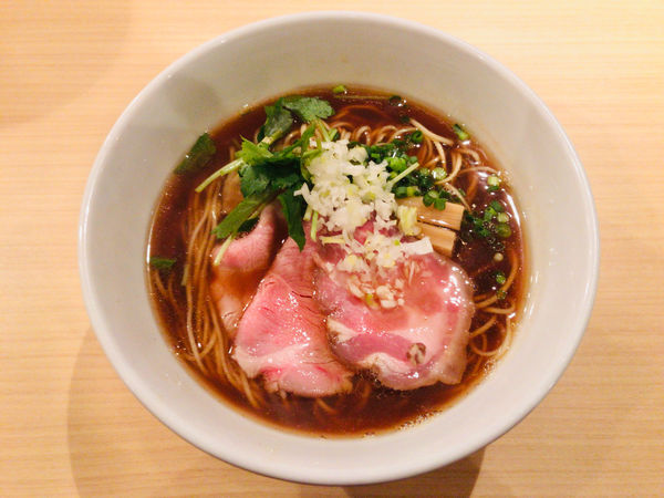 「支那そば 黒醤油＋和え玉」@支那そば まるこうの写真