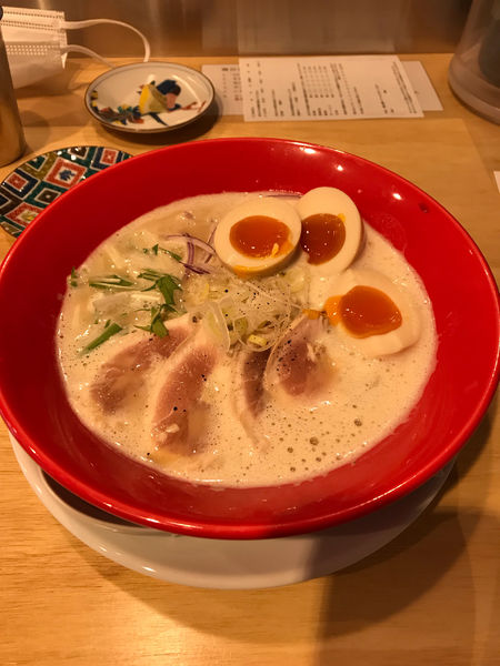 「海老鶏白湯+味玉」@鶏白湯専門店 カネオカラーメンの写真