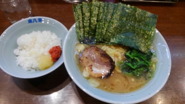 「ラーメン並、海苔、半ライス」@金八家の写真