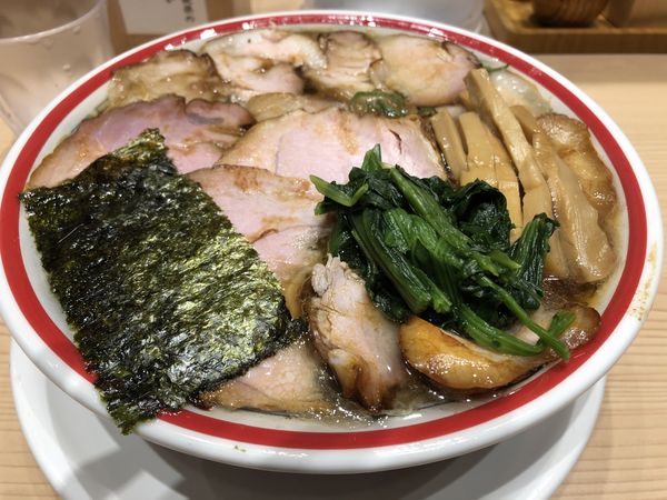 「手打式特製チャーシュー麺大盛」@らーめん玉 田町店の写真