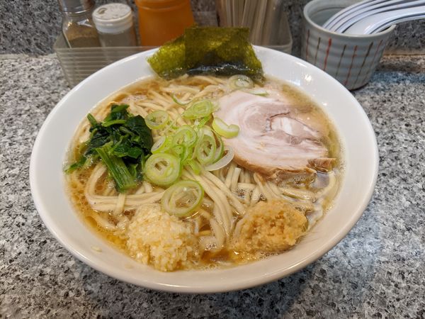 「家系ラーメン（ニンニク生姜）」@ラーメンとりとんの写真