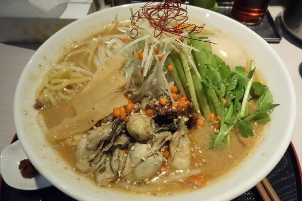 「【限定】仙台カキ味噌らーめん+カキ増」@仙臺らーめん 味噌 三礎の写真